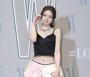 유나, 예쁜 허리 라인