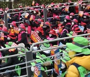 제주학교비정규직연대회의 "학교비정규직 실질 인금 인상하라"