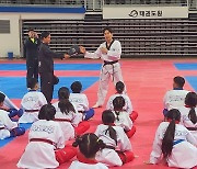 최영석 사범 "한류 원조는 태권도"…태국 제자와 한국 방문