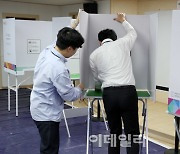 [포토]기표소 설치