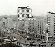 北, 과거 평양 건설사 조명…"문명의 희한한 창조물들"