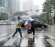 “까딱 하면 감기”..비내리는 수요일 낮에는 ‘후덥지근’[내일날씨]