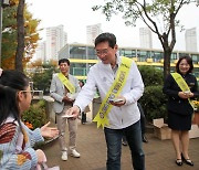 이상일 용인시장, 신봉초 찾아 혼잡한 등굣길 해결 '약속'