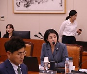 배현진 "퇴직자 배우자 업체에 25.8억 수의계약"…한국관광공사 일감 몰아주기 의혹