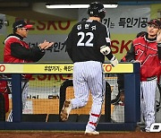 염경엽 감독, 김현수 포기없는 3점 홈런 좋아 [사진]