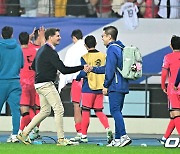 이라크 헤수스 카사스 감독, 한국 승리 축하 [사진]