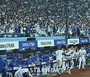 [포토] 디아즈 연타석 홈런에 대구는 가을축제