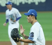 [포토] 김윤수 '원태인 지켰다'