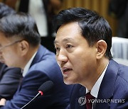 상암경기장 잔디 논란에 오세훈 "정말 죄송…예산 많이 책정"