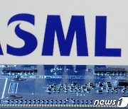 ASML 실적이 반도체 시장에 던진 공포…"AI 빼면 어둡다, 훨씬"