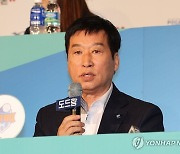 유쾌한 김호철 IBK기업은행 감독 "올 시즌은 '호요미'로 가겠다"