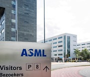 주문량 반토막 난 ASML…‘위기’ 삼성·인텔 영향 컸나