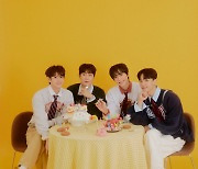 ‘15주년’ 하이라이트 “천천히, 길게, 오래 활동하고파” [일문일답]