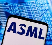 실적 유출 '뼈아픈 실수'… ASML, 1998년 이후 '최악의 날'