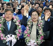 민주당, 호남은 지켰지만…부산 뒤집기 실패로 확장성 한계도 확인