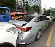 한국외대 앞, 차량 5대 연쇄 추돌… 택시기사 “급발진”