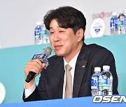 김종민 감독, "선수들에게 손에 공 살짝 맞으면 참으라고" [사진]