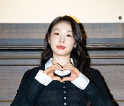 김연아,'단아한 손하트' [사진]