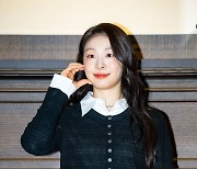 김연아,'러블리 미소 날리며 볼 하트' [사진]