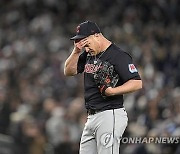 MLB 클리블랜드 선발 코브 부상…삼성 출신 라이블리 합류