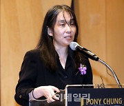 [포토]수상 소감 밝히는 한강