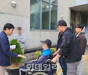 "한시간 기다려 투표"…발달장애인에게 ‘투표소 문턱’은 높았다