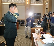 [국감]선서문 제출한 박안수 참모총장