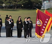 독립유공자 위패 합동 봉안식 참석하는 강정애 장관과 유가족들