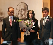 한강 국내 첫 공식소감 “그래왔던 것처럼 계속 써가겠다”