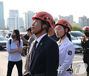 건설노조 고공농성장 찾은 윤종오 원내대표