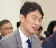 "가계대출 추세 꺾지 않았으면 금리인하 어려웠다"… 이복현, 정치금융 지적에 "송구"