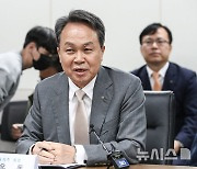 진옥동 신한금융 회장 "신한투자증권 1300억 손실, 주주들께 송구"