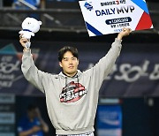 LG 임찬규, '플레이오프 3차전 데일리 MVP 영광' [사진]