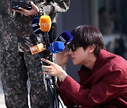 BTS 진, 제이홉 전역 도우미 자처