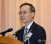 퇴임사 하는 김기영 헌법재판관