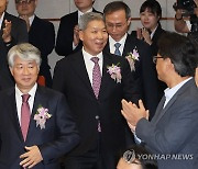 퇴임식 참석하는 이종석 헌법재판소장과 이영진·김기영 헌법재판관