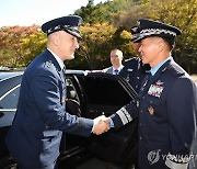 미 공군참모총장 만난 이영수 공군참모총장