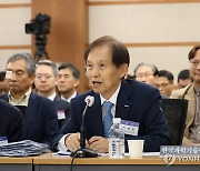 답변하는 이광형 KAIST 총장