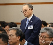 답변하는 이상률 항우연 원장