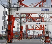 JAPAN TRADE DEFICIT