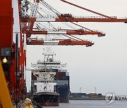 JAPAN TRADE DEFICIT