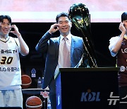 팀 맞바꾼 두경민·이관희…이적생이 바꿔놓을 판도[KBL 개막②]