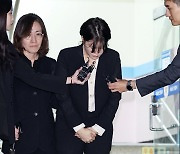 고개 숙인 문다혜