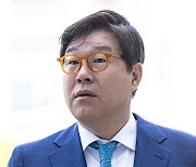 검찰, ‘불법 대북송금 혐의’ 김성태 보석취소 요청... “사건 관계자 접촉”