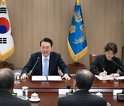 尹, 일본 경제인 대표단 접견…"제3국 공동진출 사례 나오길"