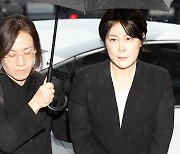 '음주운전' 문다혜, 경찰조사 4시간만에 마무리…"죄송하다" 울먹