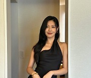 수영, 블랙 롱드레스 '빼꼼' 골반 노출...'♥정경호' 반할 미모