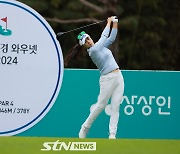 [STN포토]강하게 티샷 날리는 윤이나