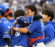 [포토] 삼성 강민호 '꿈에 그리던 한국시리즈행'