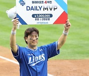 [포토] 강민호, PO4차전 MVP